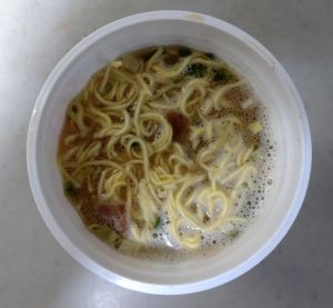 ファミマル ふくちゃんラーメン監修 豚骨ラーメン